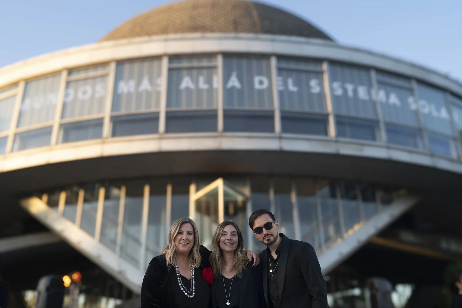 Lanzamiento de The Shift en el Planetario Galileo Galilei — Andrea Falcone con equipo bajo la cúpula