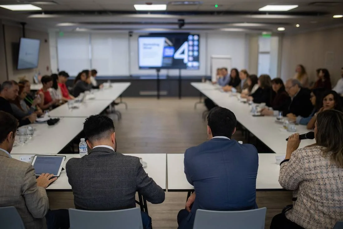 Vista general del workshop de Generaciones en AmCham