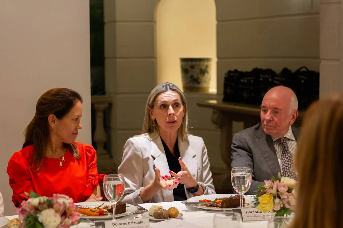 Ejecutivas reflexionando sobre nueva longevidad